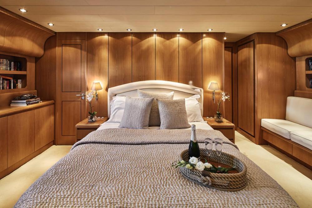 Botel Gremat Cannes