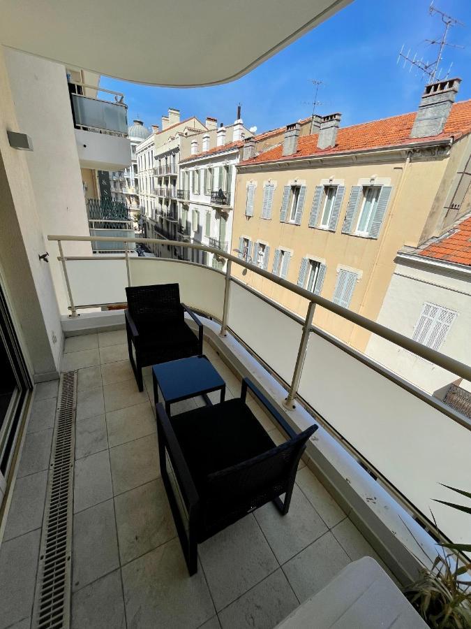 Montaigne Apartment *
