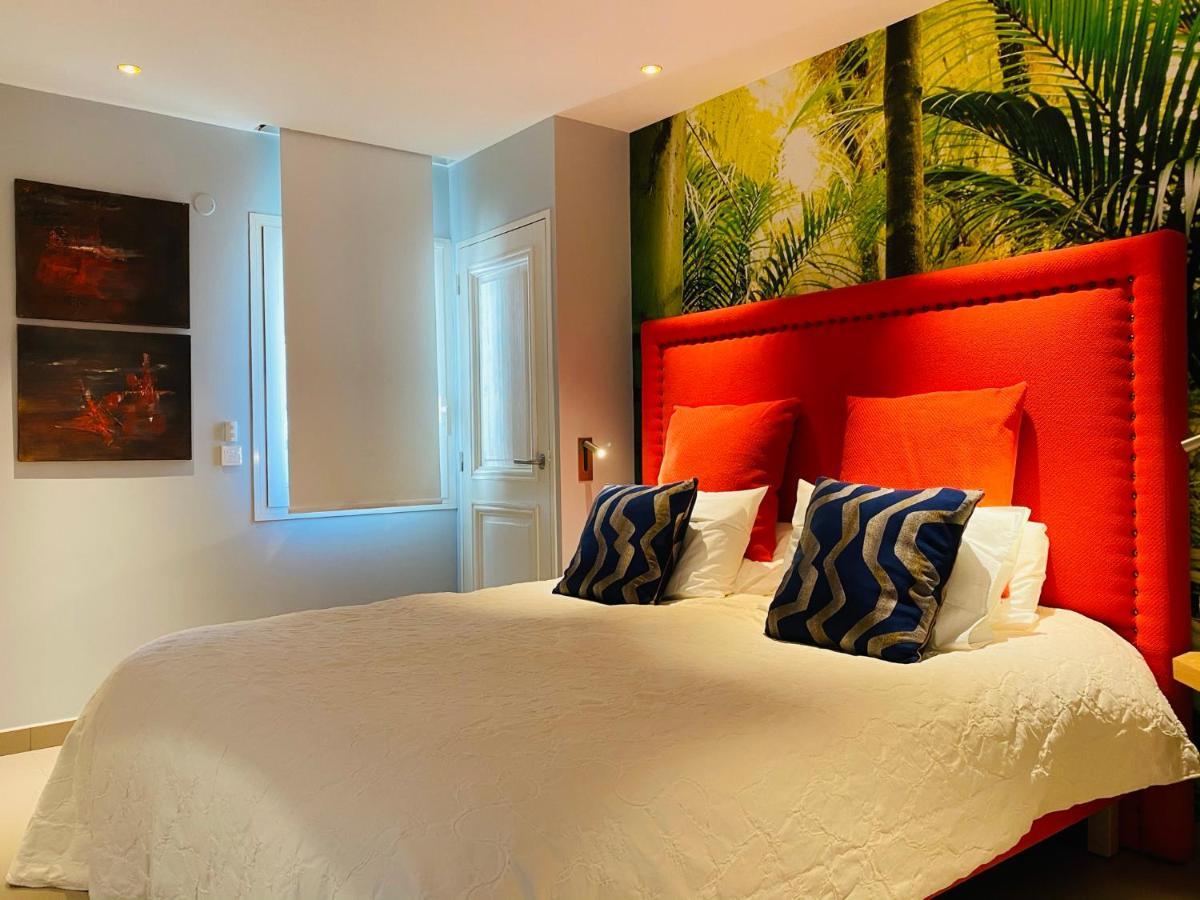 Luxury In With Swimming Pool & Sea View Villa