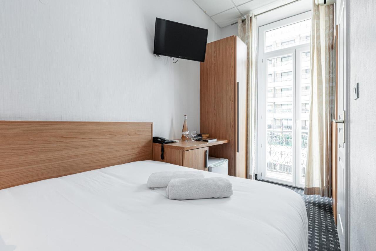 Modern Waikiki Hotel