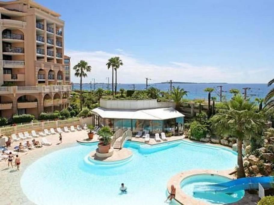In Riva Al Mare A Cannes