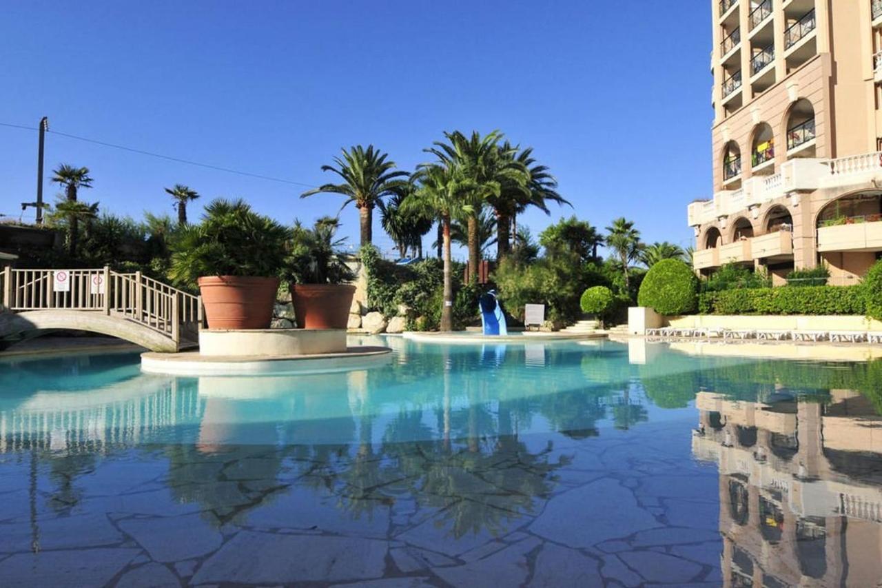 Apartment In Riva Al Mare A