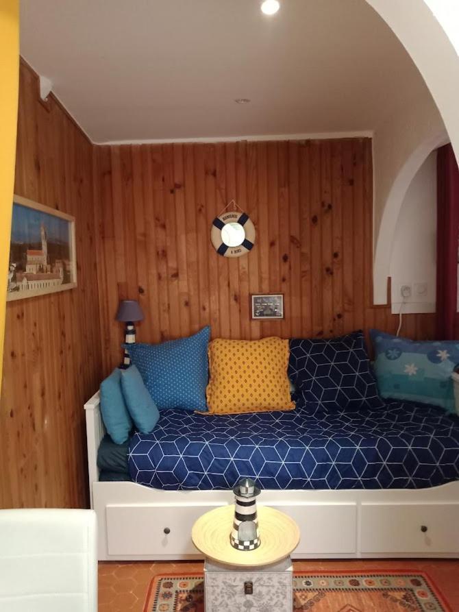 Cadre De Reve Vous Faites Le Menage- Very Good Prices But Have To Clea-n Th-e Flat