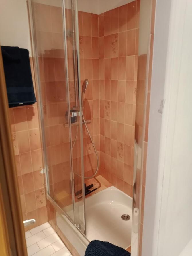 Cadre De Reve Vous Faites Le Menage- Very Good Prices But Have To Clea-n Th-e Flat Cannes