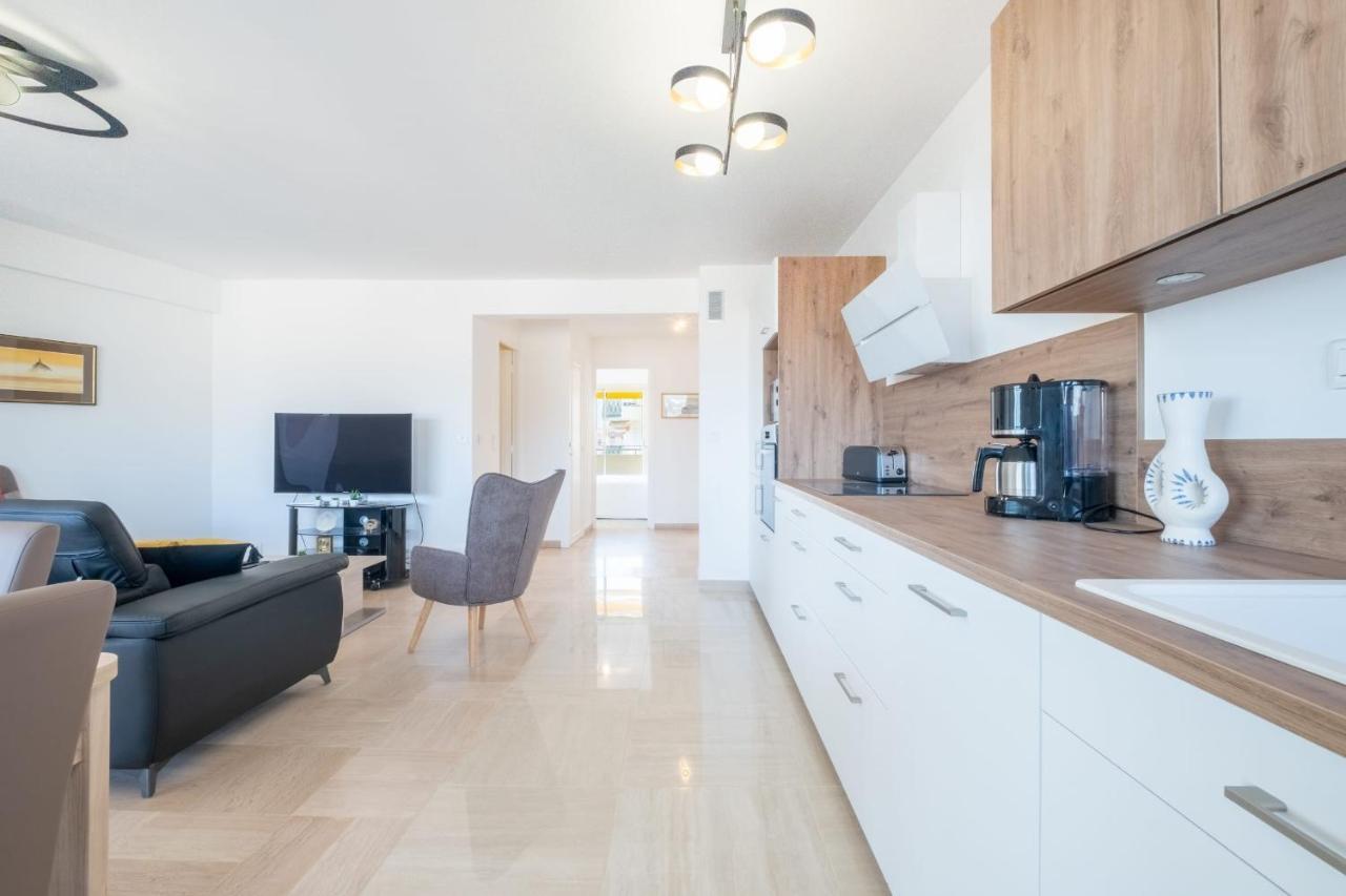 3-br Near Downtown Sea View Parking