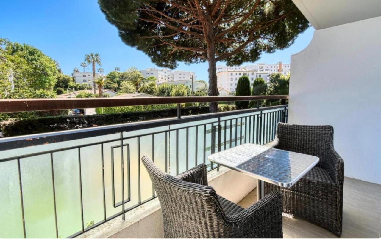 Superbe Lumineux Sur Avec Terrasse ! A Quelques Minutes De La Celebre Rue D'antibes ! Apartment