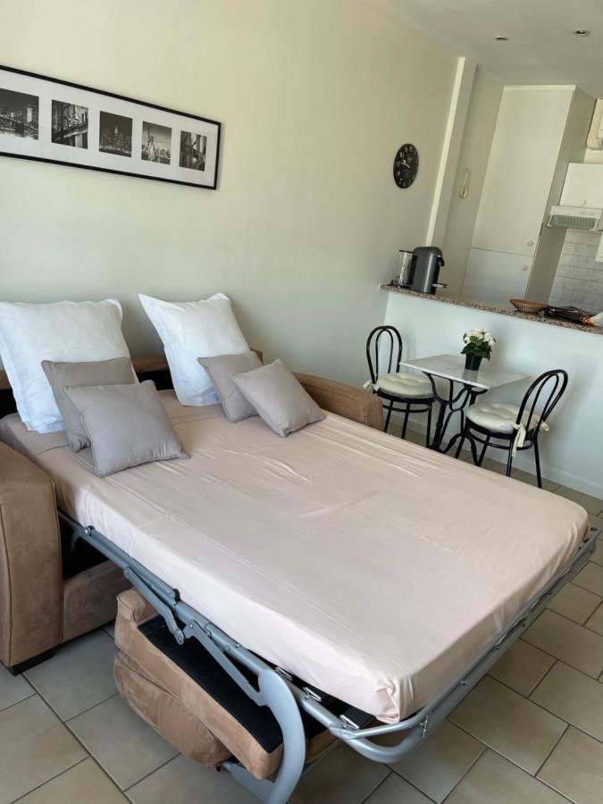 Cannes, Croisette, Palais Miramar Apartment