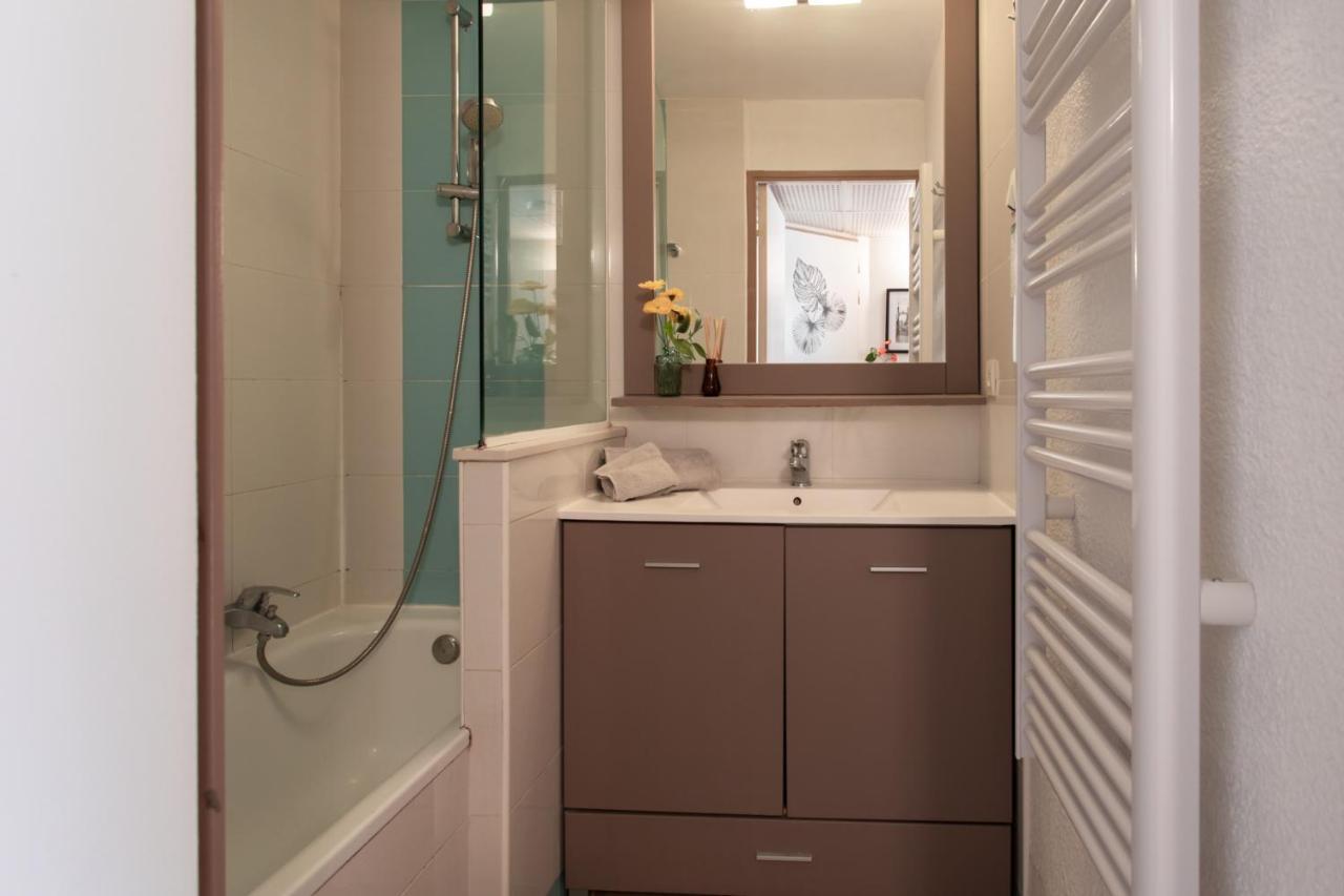 Appartement C1 Clemenceau Pool Balcony Bath Ac 2mins Walk To