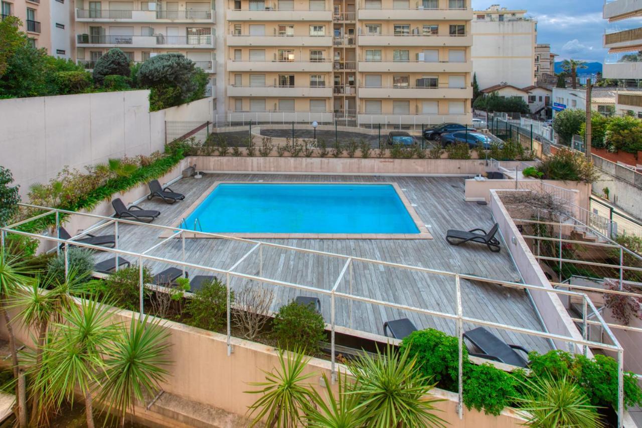 C1 Clemenceau Pool Balcony Bath Ac 2mins Walk To *