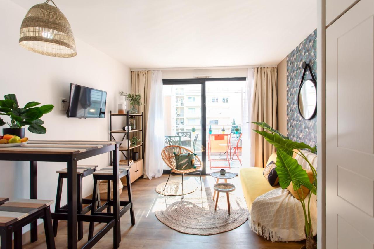Appartement C1 Clemenceau Pool Balcony Bath Ac 2mins Walk To
