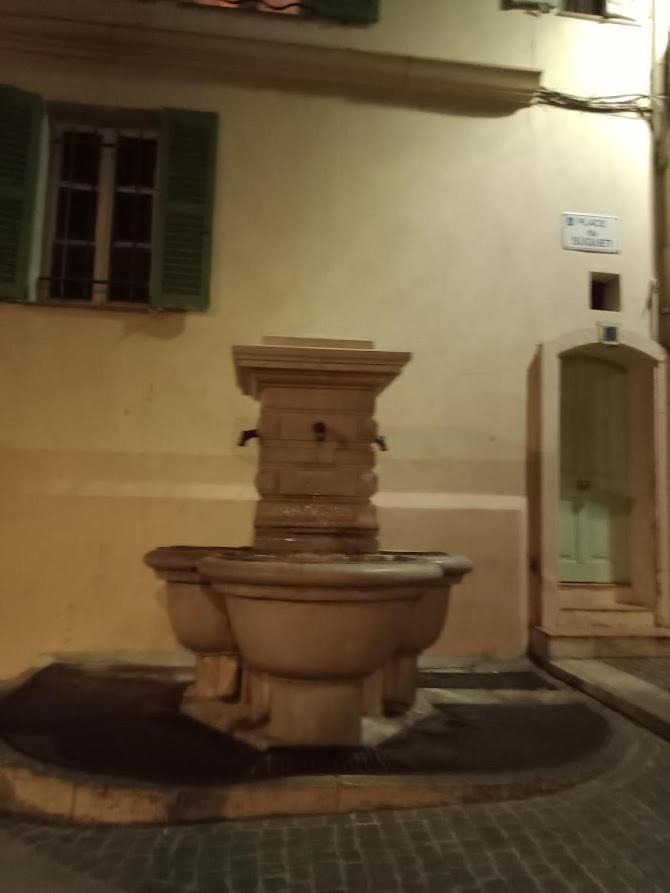 Appartement Proche Du Palais Des Festivals Et De La Plage-petits Prix Car Ménage Fait Par Le Voyageur *