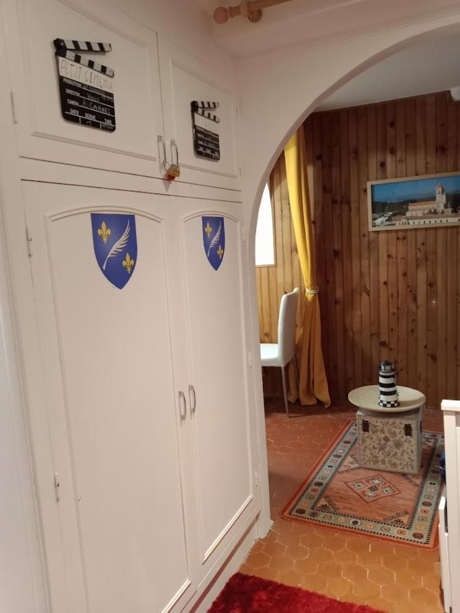 Proche Du Palais Des Festivals Et De La Plage-petits Prix Car Ménage Fait Par Le Voyageur Appartement *