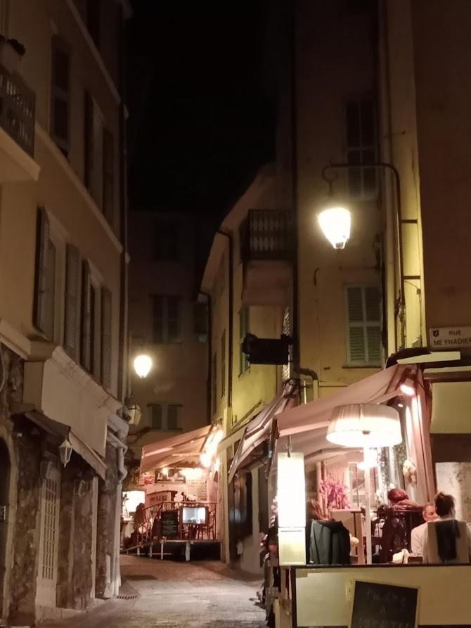 Appartement Proche Du Palais Des Festivals Et De La Plage-petits Prix Car Ménage Fait Par Le Voyageur