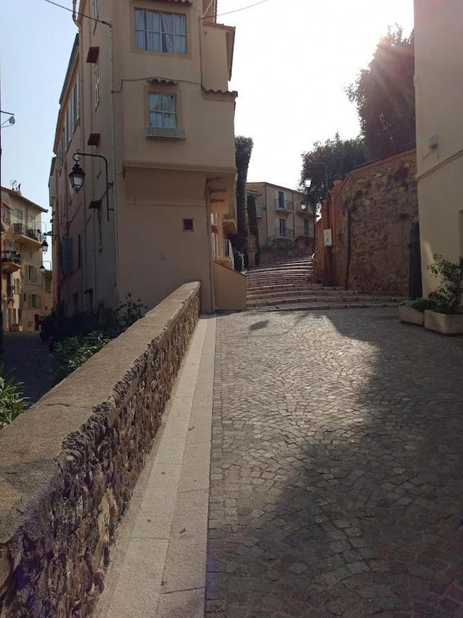 Proche Du Palais Des Festivals Et De La Plage-petits Prix Car Ménage Fait Par Le Voyageur Appartement