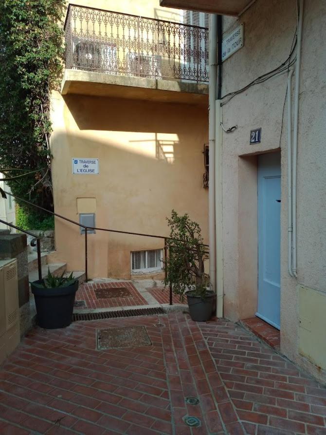 Cadre De Reve Vous Faites Le Menage- Very Good Prices But Have To Clea-n Th-e Flat