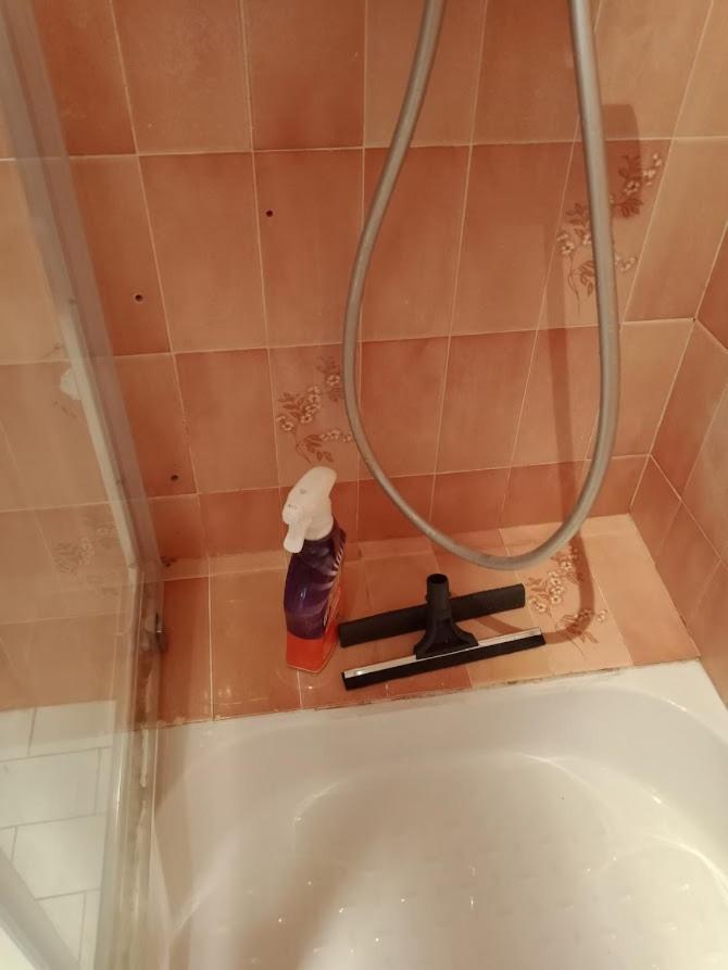 Cadre De Reve Vous Faites Le Menage- Very Good Prices But Have To Clea-n Th-e Flat Apartment *