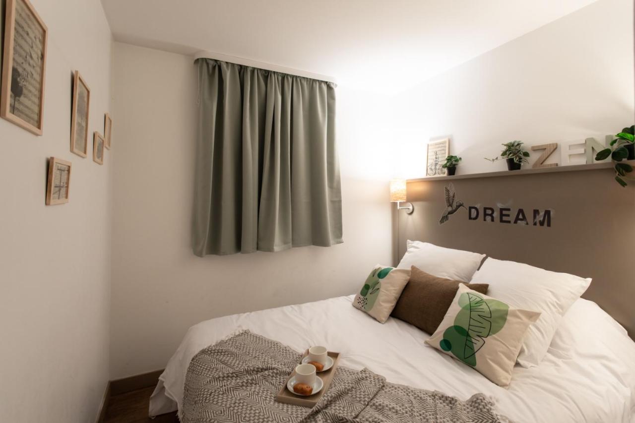 C1 Clemenceau Pool Balcony Bath Ac 2mins Walk To
