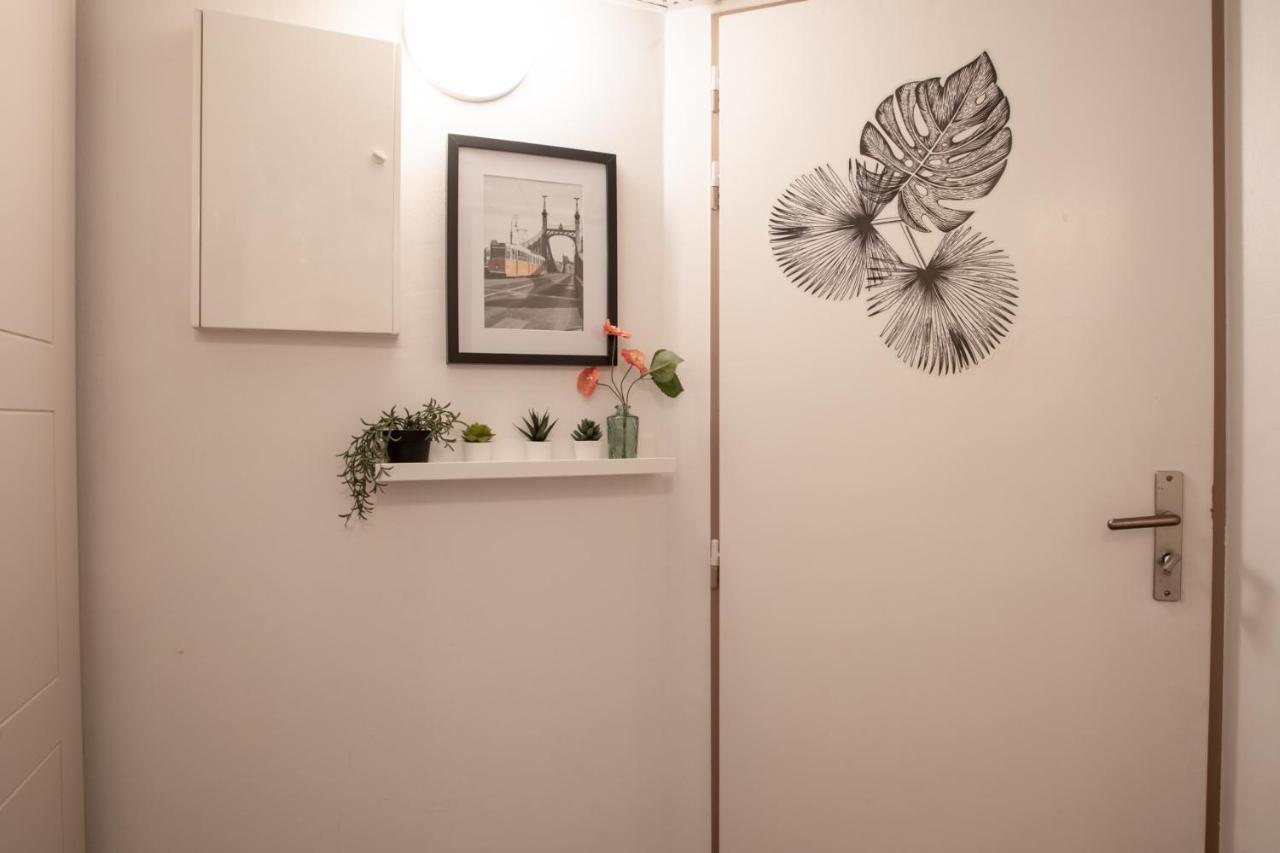 C1 Clemenceau Pool Balcony Bath Ac 2mins Walk To *