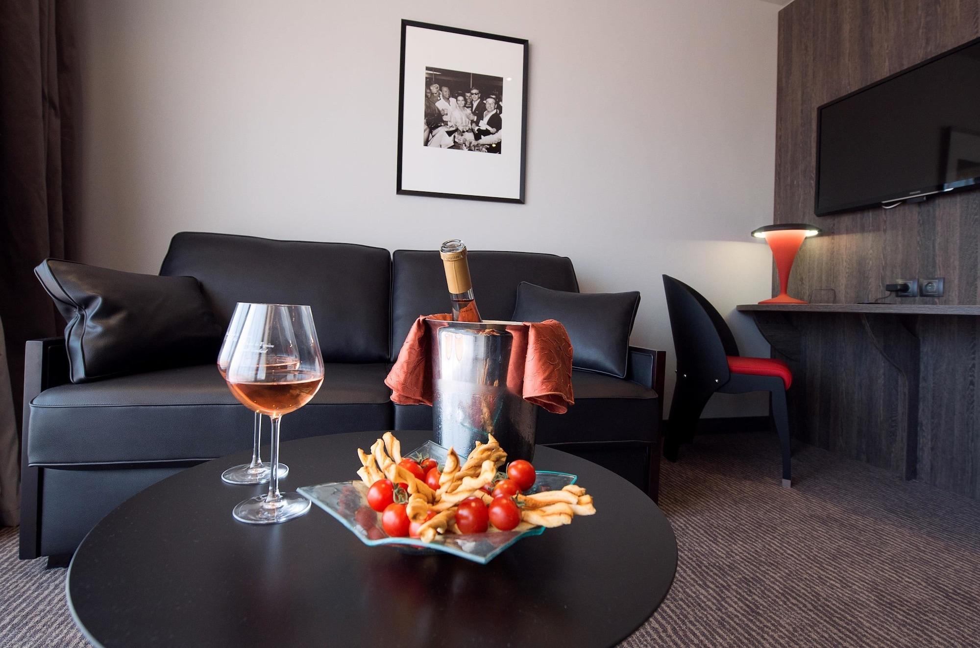 Western Premier Le Patio Des Artistes Wellness Jacuzzi 4*