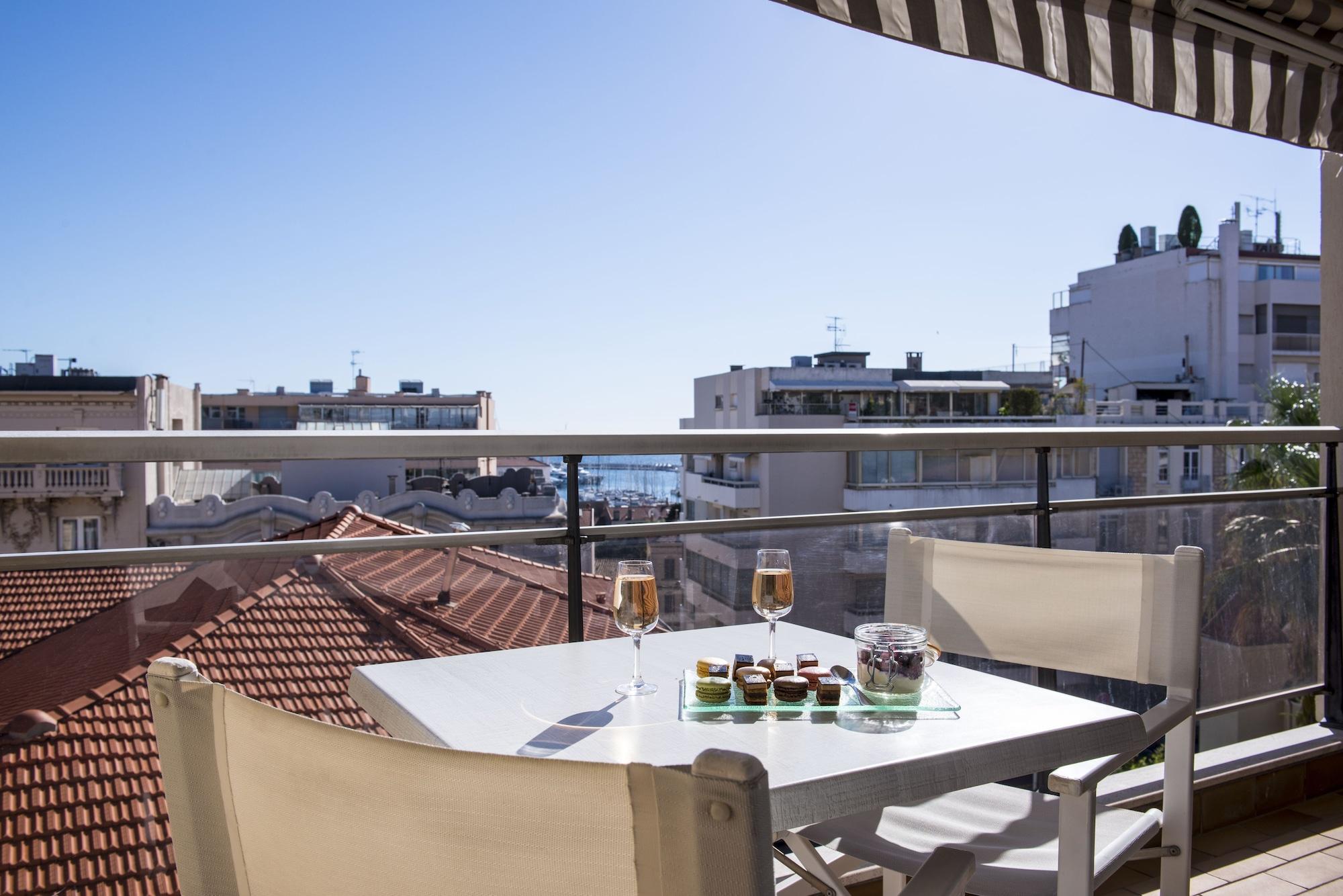 Staybridge - Centre By Ihg Hotel