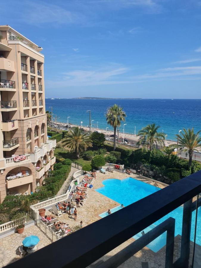 En Bord De Apartment *