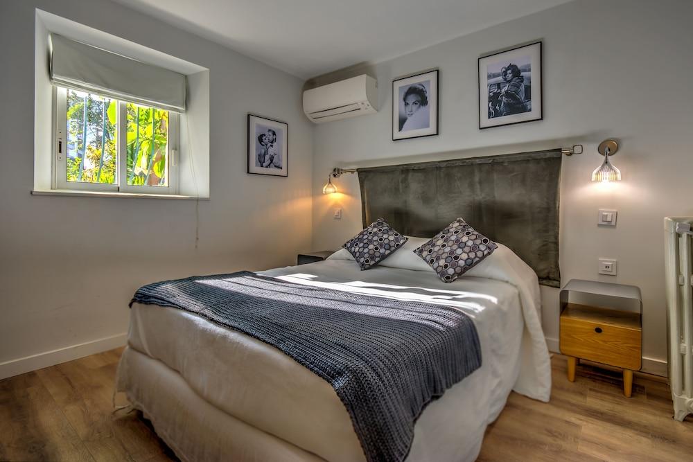 Claudia Centre - Parking Hotel