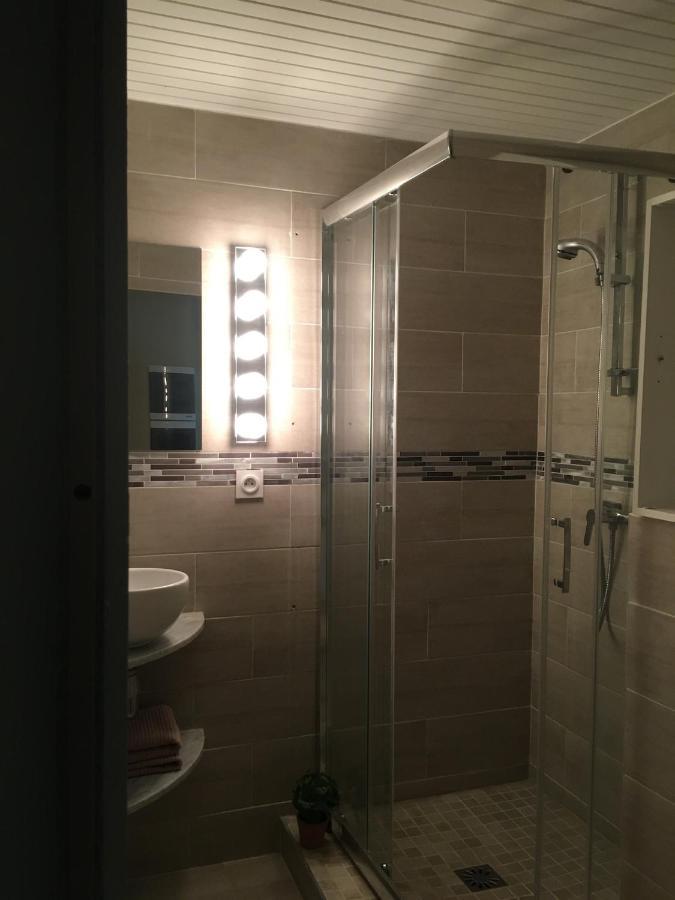 Studette De Apartment *