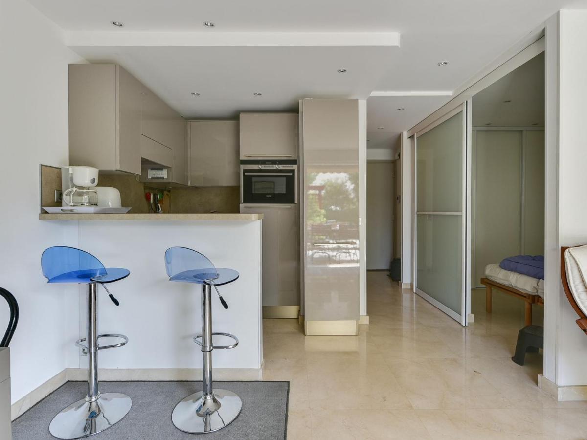 Schneider Apartment
