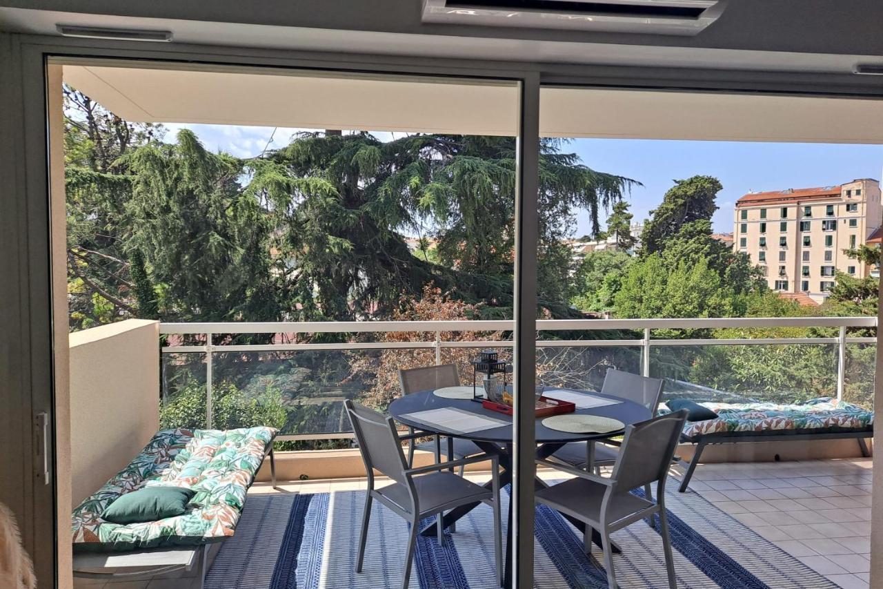 Henri Camille Real Estate -beautiful One Bedroom Swimming Pool And Parking Holiday home *
