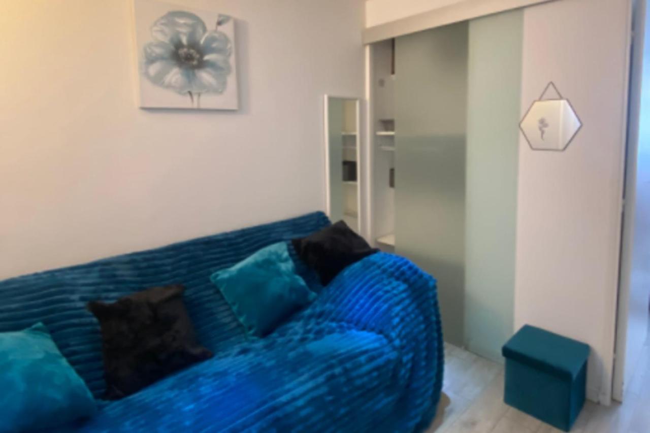 Apartment At 200m From With Pool