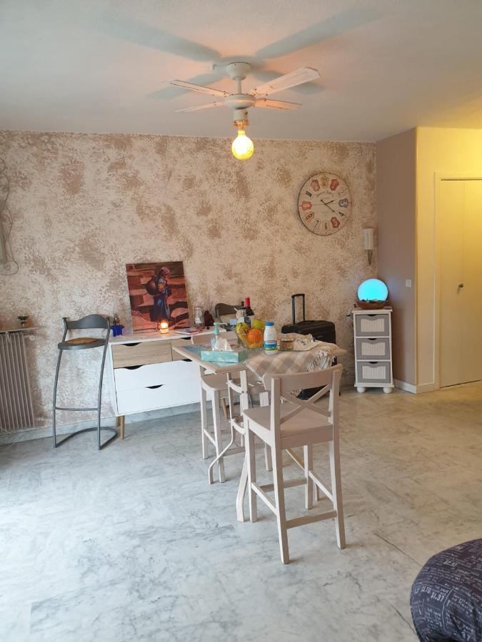 Luxurious In 450m From Sea With Terrace And Air Conditioning And Private Parking Apartment