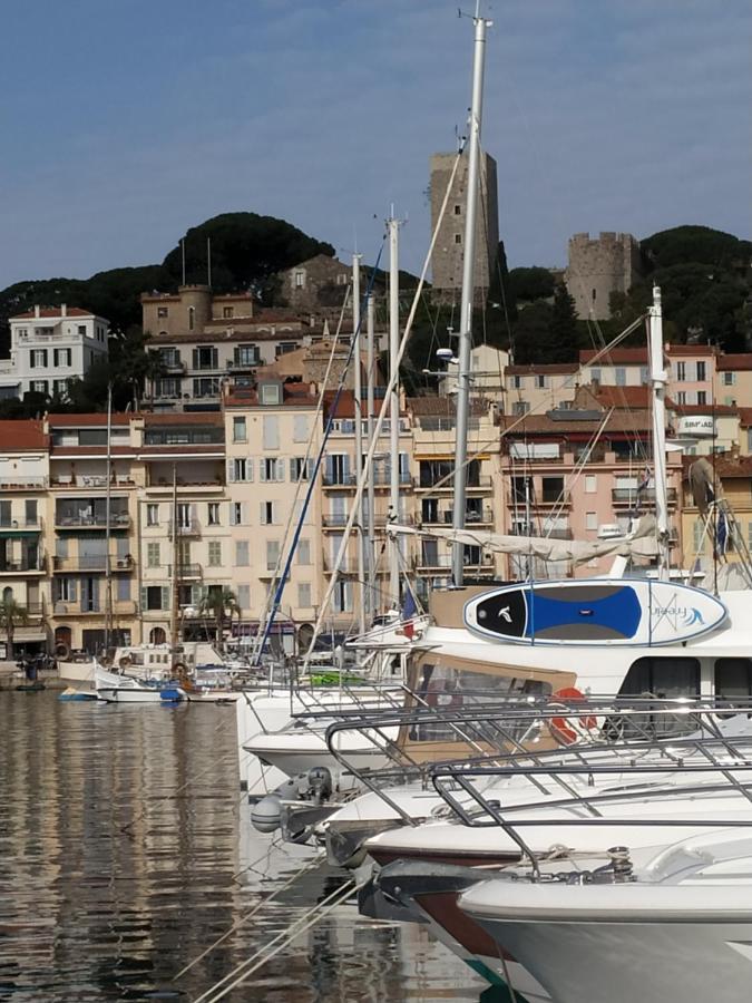 Ferretti 36 ' Bateau A Quai Vieux-port Festival La Croisette * Cannes