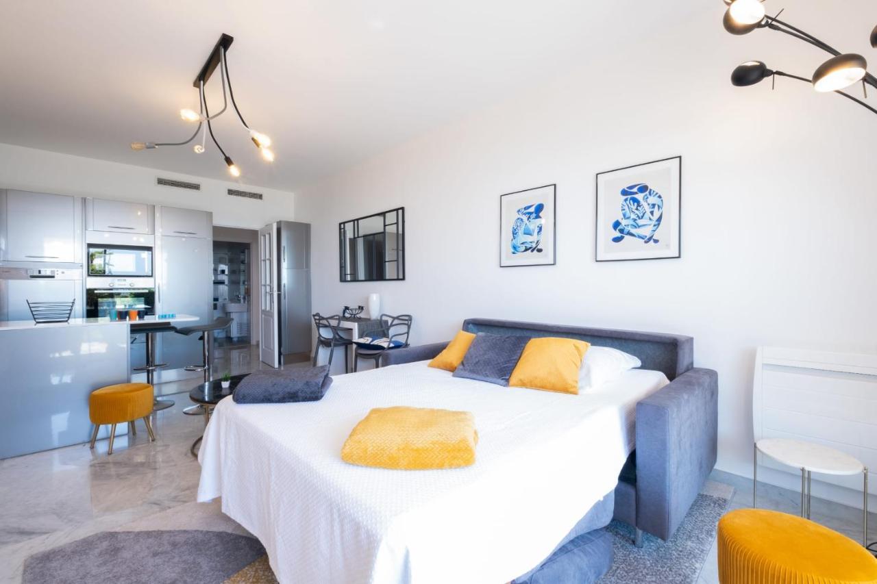 Rare! Exquisite 2-bd Facing The Sea Apartment
