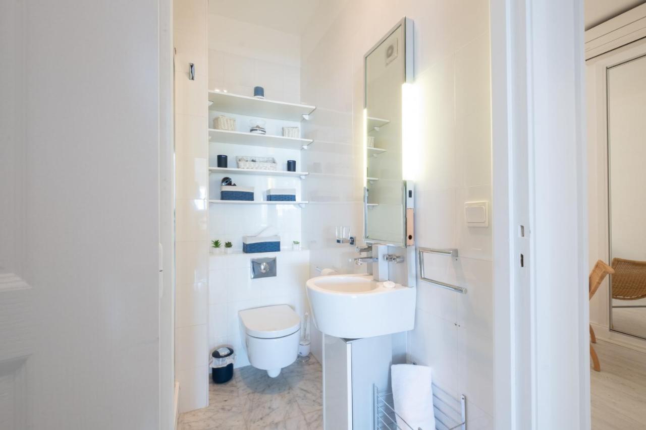 Rare! Exquisite 2-bd Facing The Sea Apartment Cannes