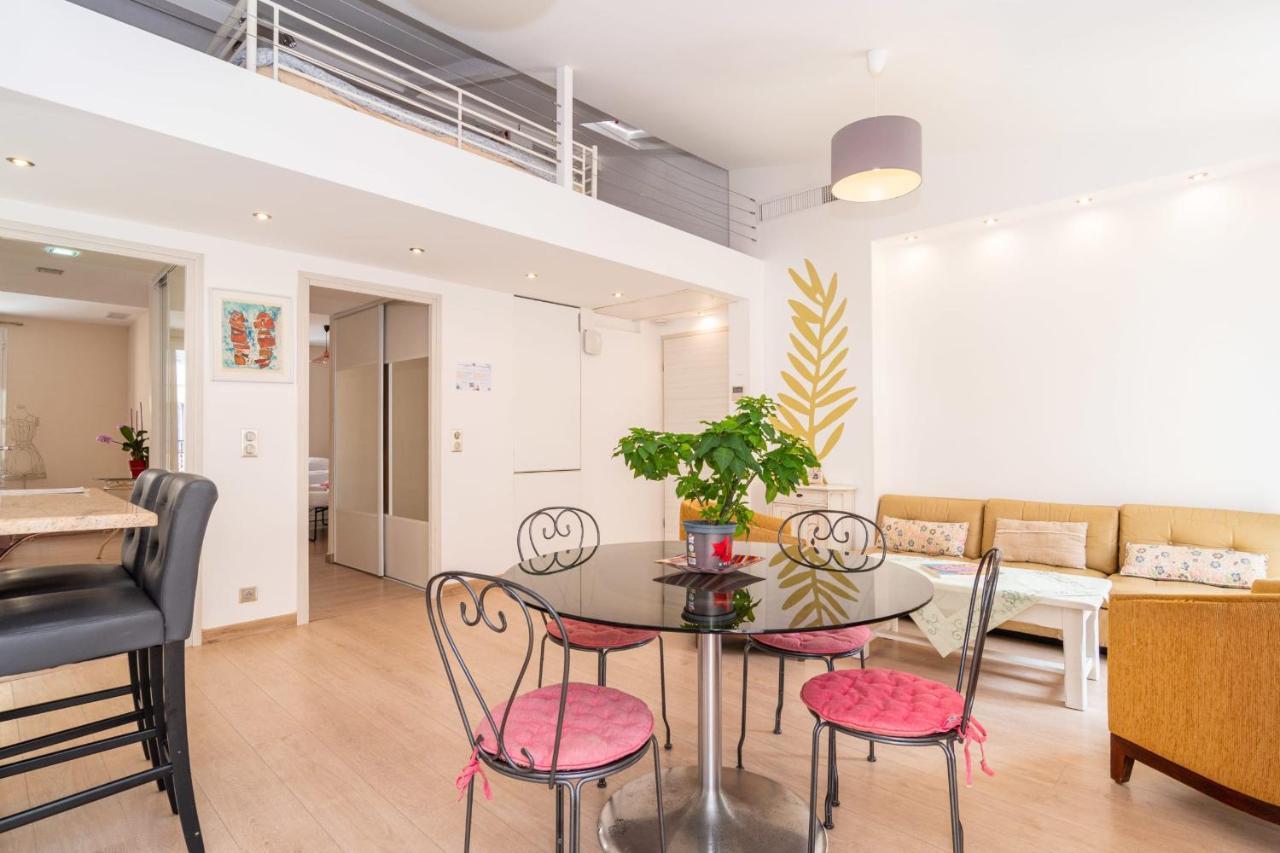 Mezzanine Balcony: Family Haven Apartment *