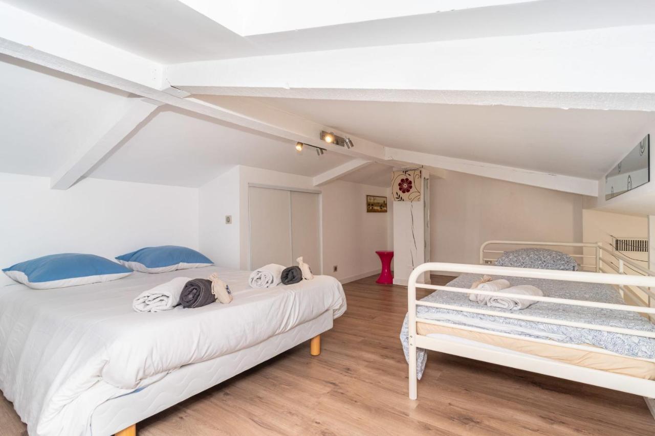Mezzanine Balcony: Family Haven *