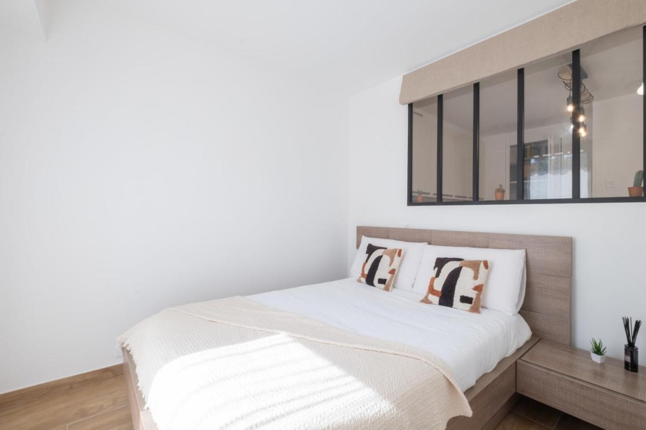 Comfy With Residential Swimming Pool Apartment *