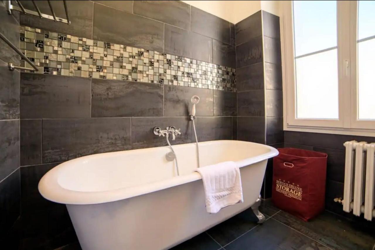 Apartment Modern With 3 Bedrooms Balcony Communal Garden And Ac- Benakey *