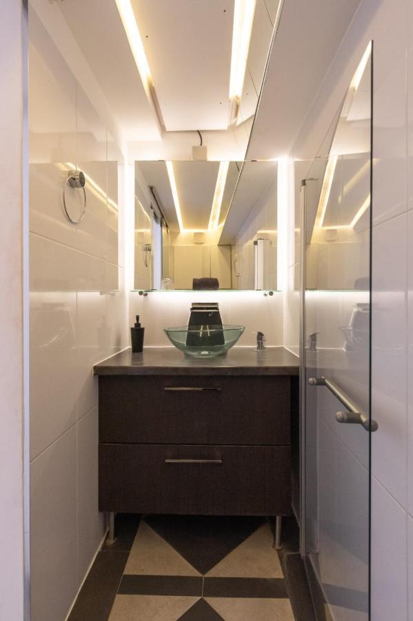 Beautiful Studio 14 M For 2 With Wi-fi Downtown Apartment *