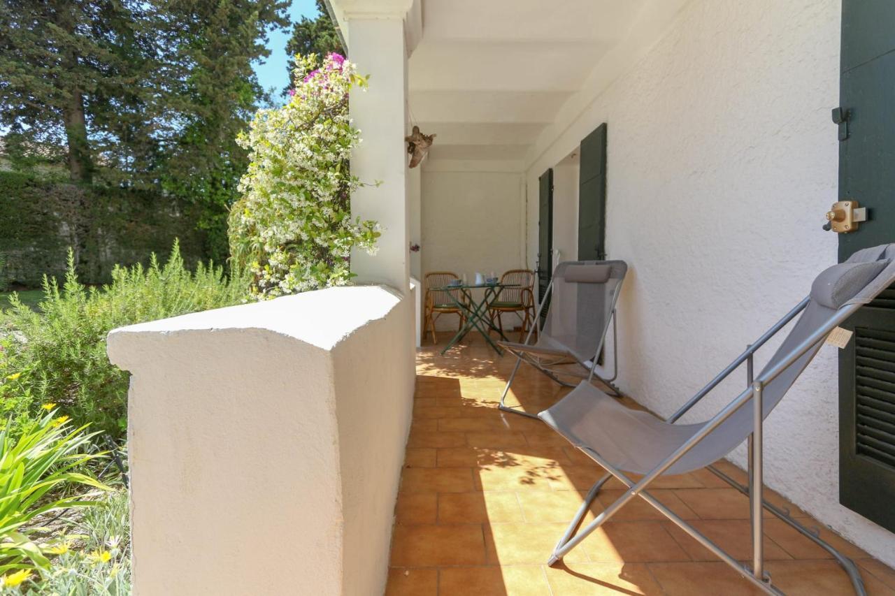 In A Beautiful Quiet Parking - Benakey Apartment *