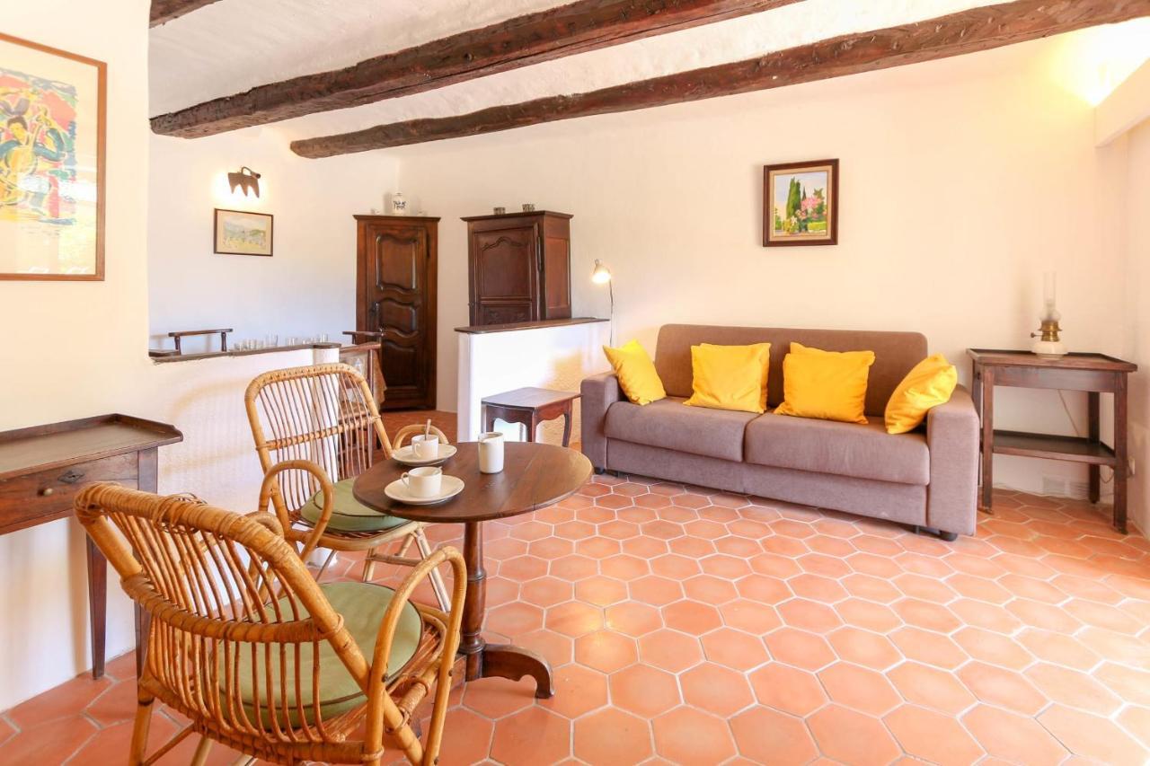 Apartment In A Beautiful Quiet Parking - Benakey