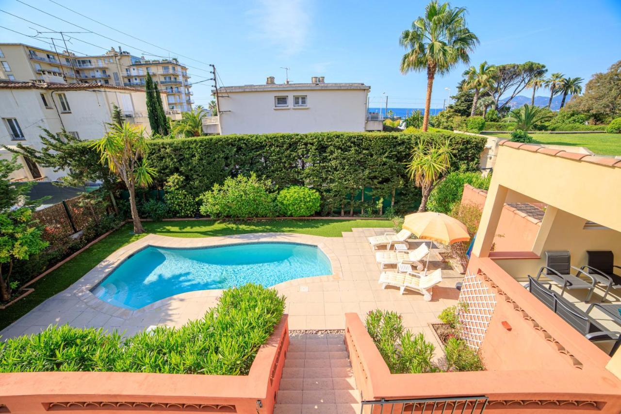 Cynthia - Piscine & - Palais Congres Villa