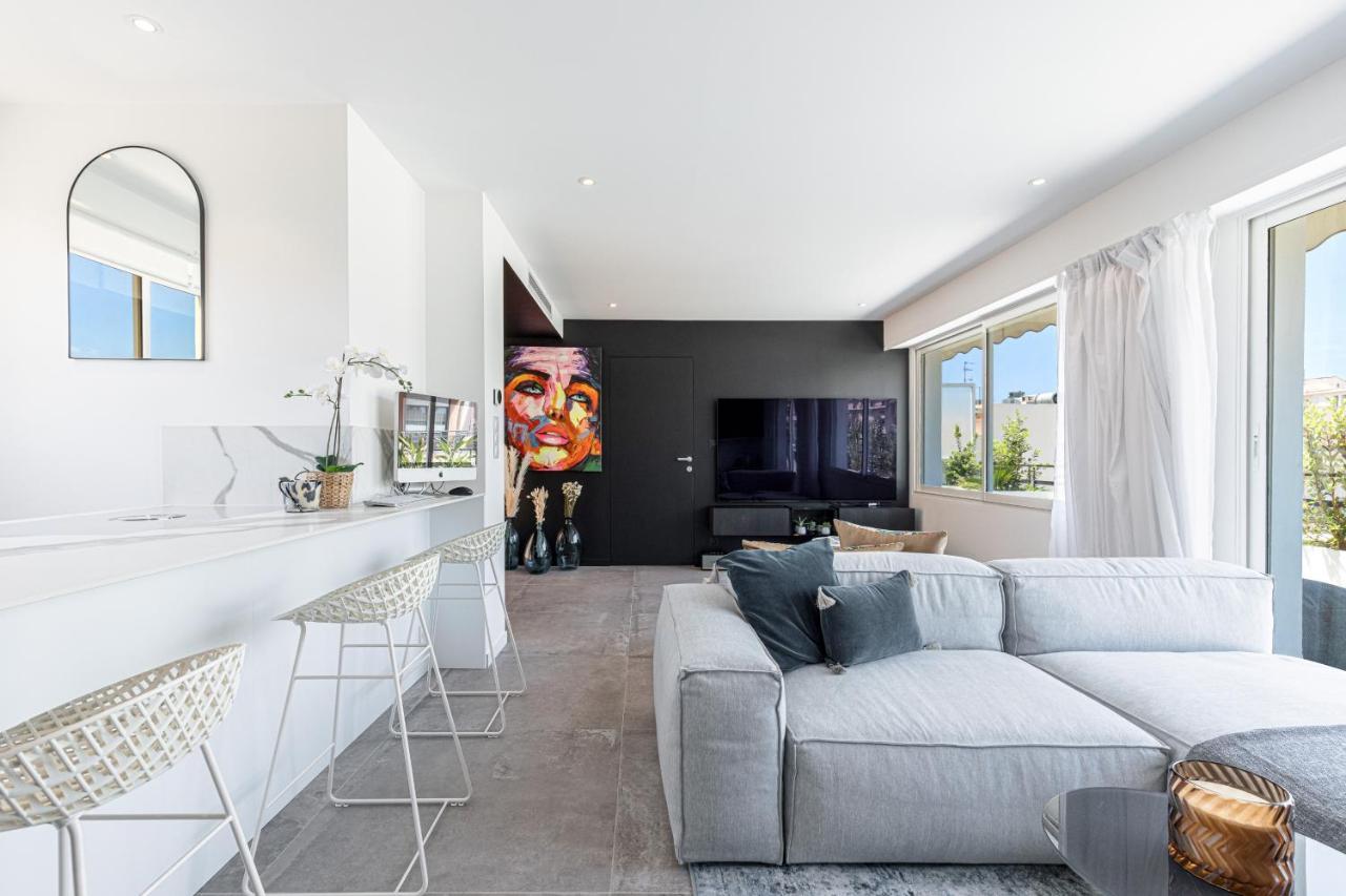 Luxurious Penthouse Rooftop Martinez Croisette Apartment Cannes
