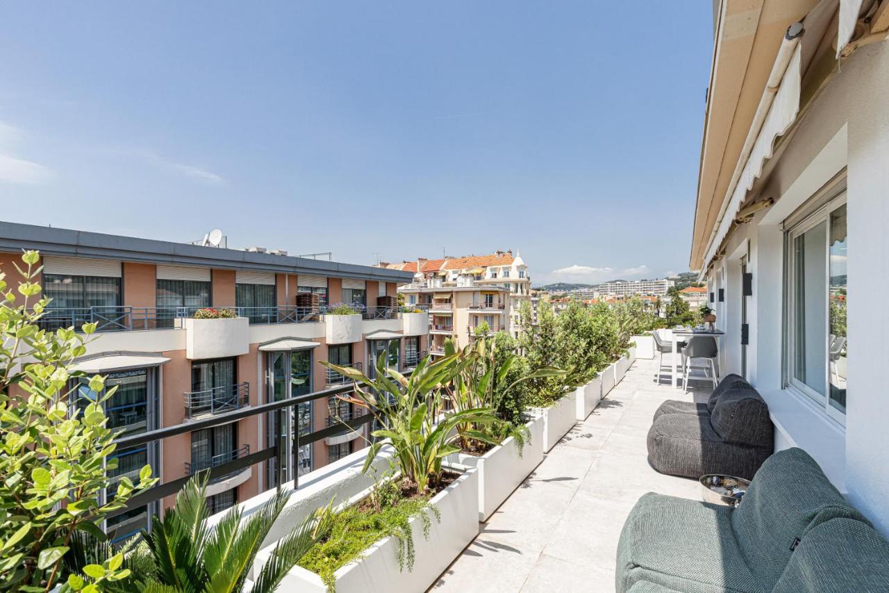 Luxurious Penthouse Rooftop Martinez Croisette Apartment Cannes