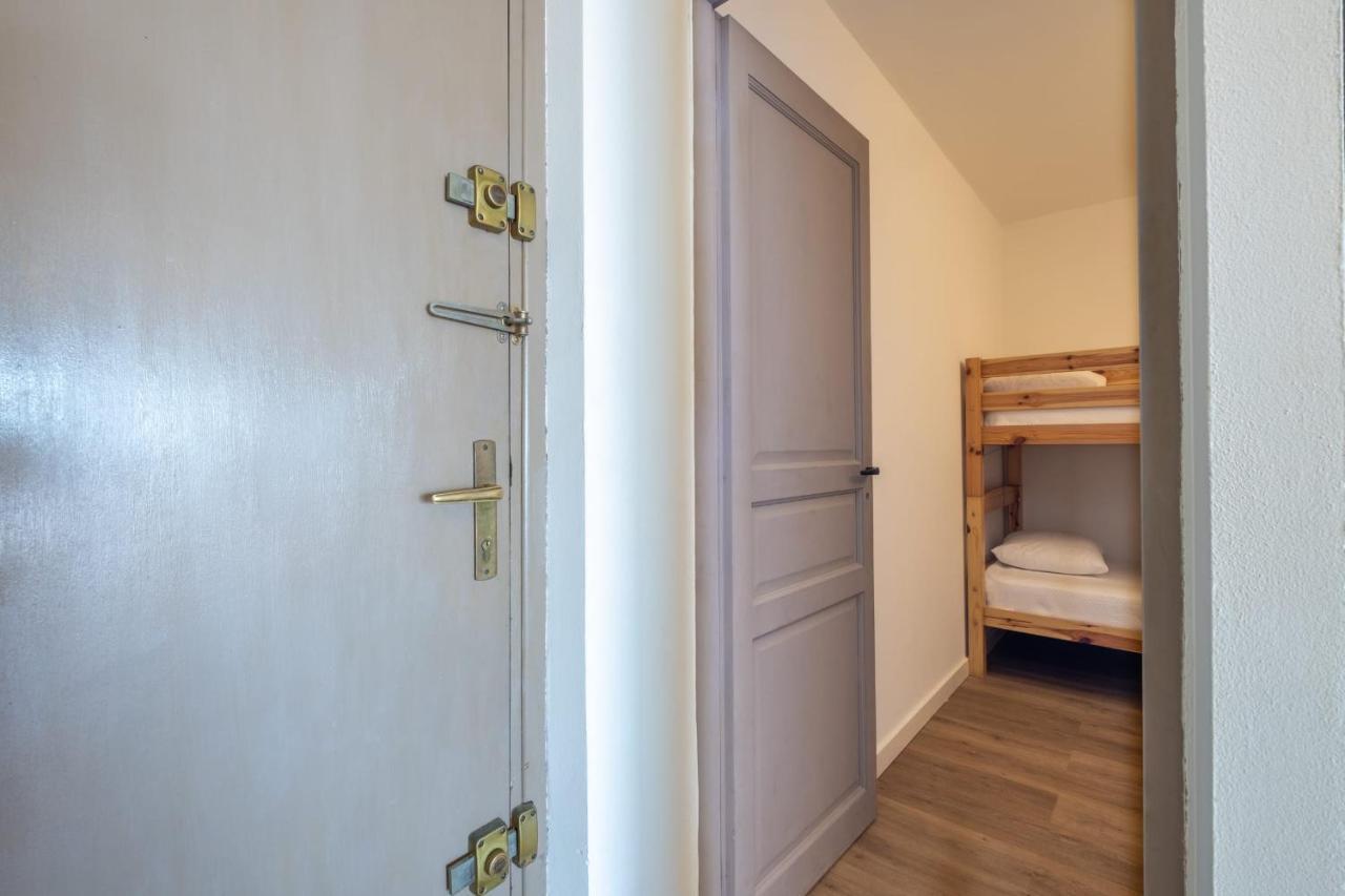 Apartment Rare! 2-br Seafront