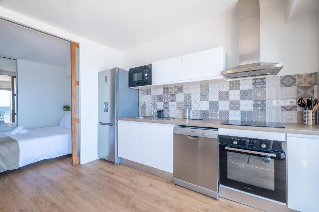 Apartment Rare! 2-br Seafront