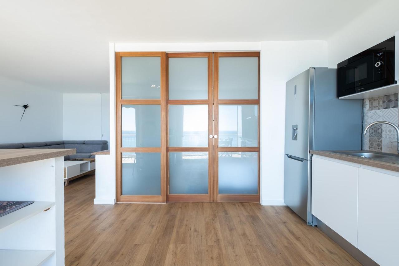 Apartment Rare! 2-br Seafront