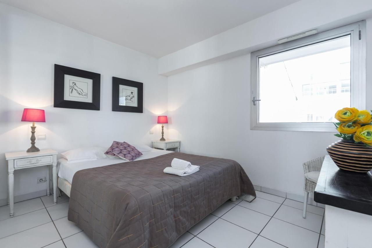 Beachfront Terrace: Bright Two-bedroom With Sea Views *