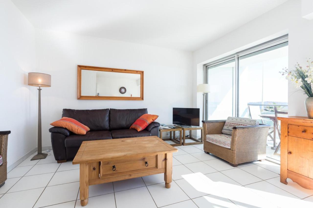 Beachfront Terrace: Bright Two-bedroom With Sea Views *