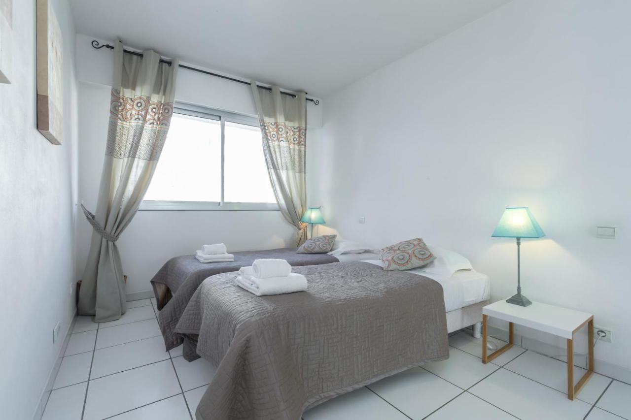 Beachfront Terrace: Bright Two-bedroom With Sea Views Apartment Cannes